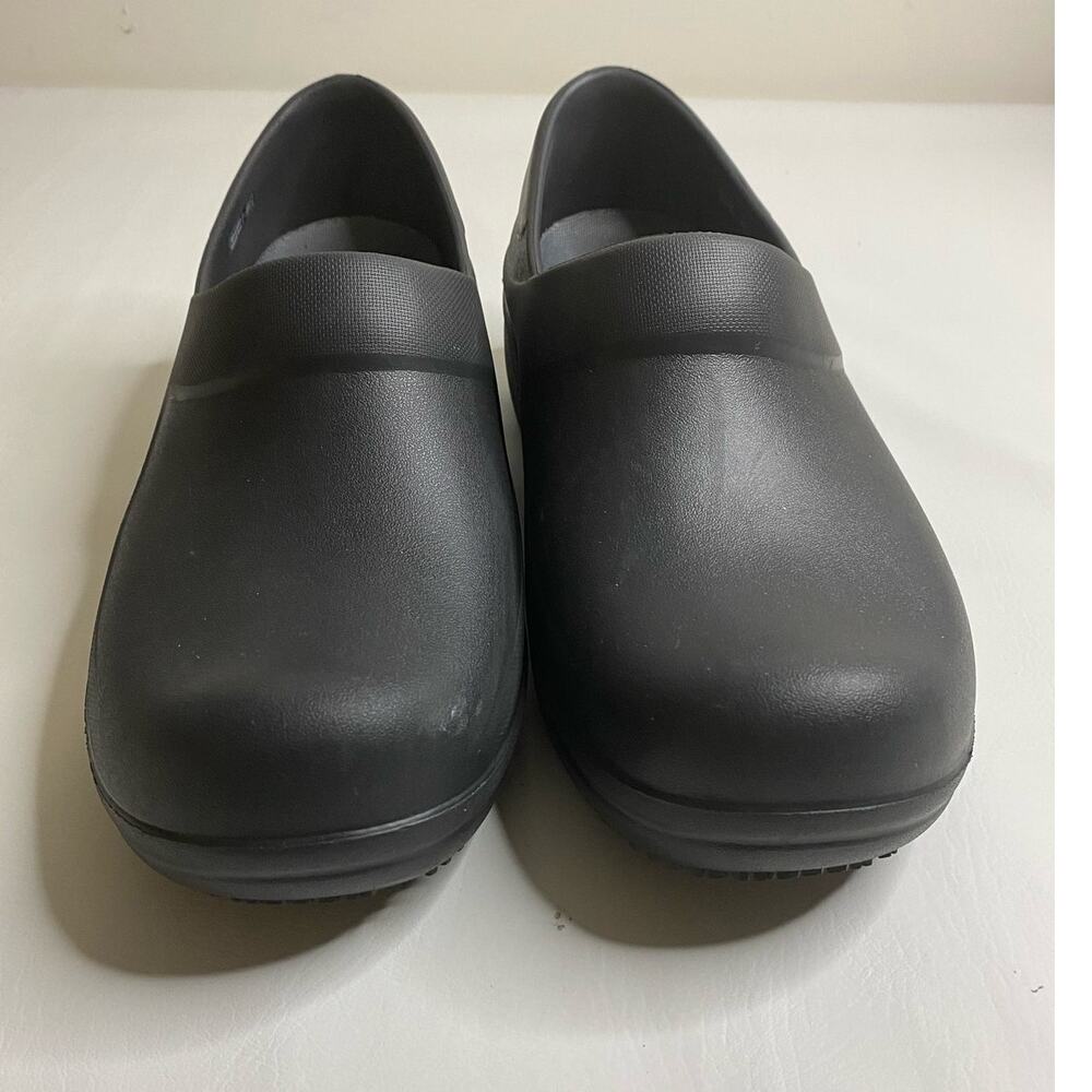 Crocs Neria Pro II Clogs Women’s 9 Black Slip Resistant Comfort Work Shoes